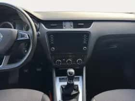 Škoda Octavia (2019) thumbnail 13