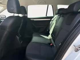 Škoda Octavia (2019) thumbnail 10