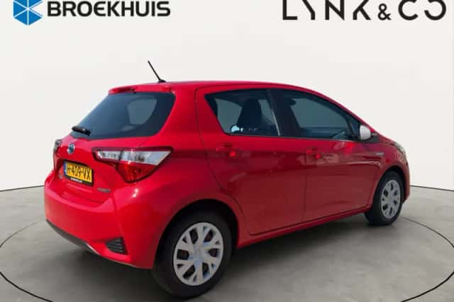 Toyota Yaris (2020) thumbnail 2