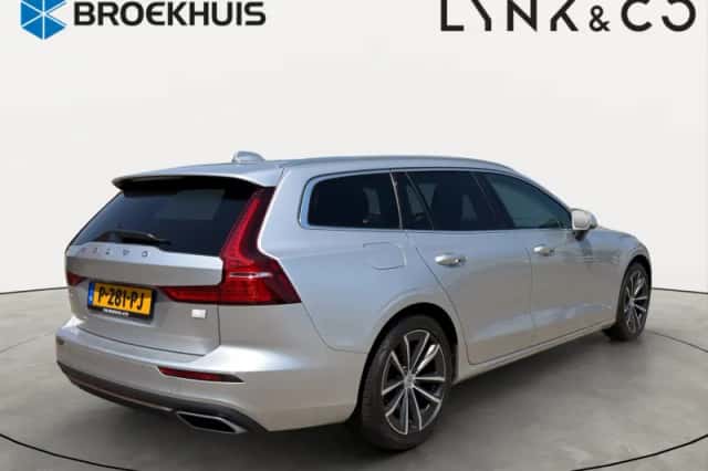 Volvo V60 (2021) thumbnail 2