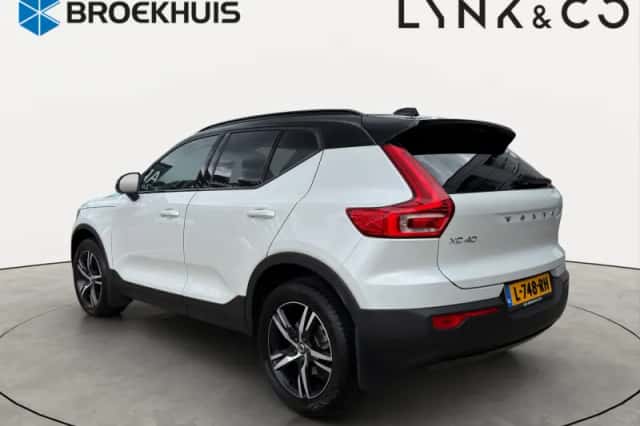 Volvo XC40 (2021) thumbnail 2