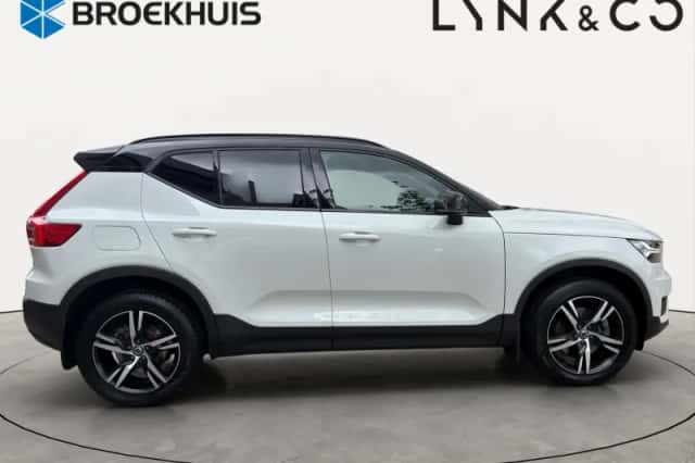 Volvo XC40 (2021) thumbnail 3