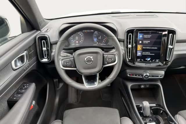 Volvo XC40 (2021) thumbnail 4