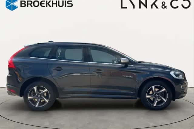 Volvo XC60 (2016) thumbnail 3