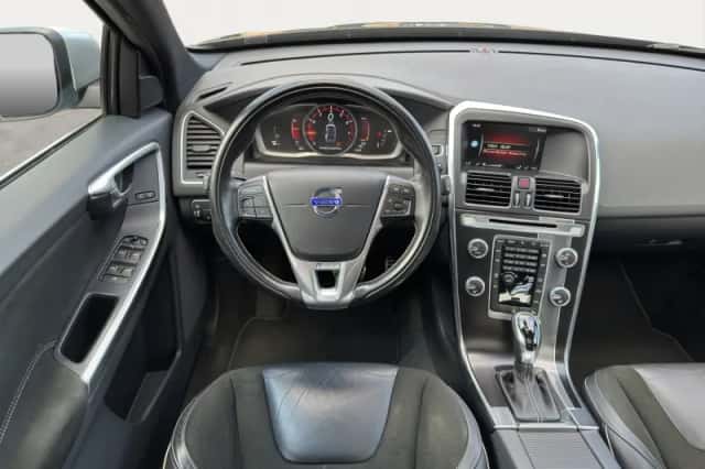 Volvo XC60 (2016) thumbnail 4