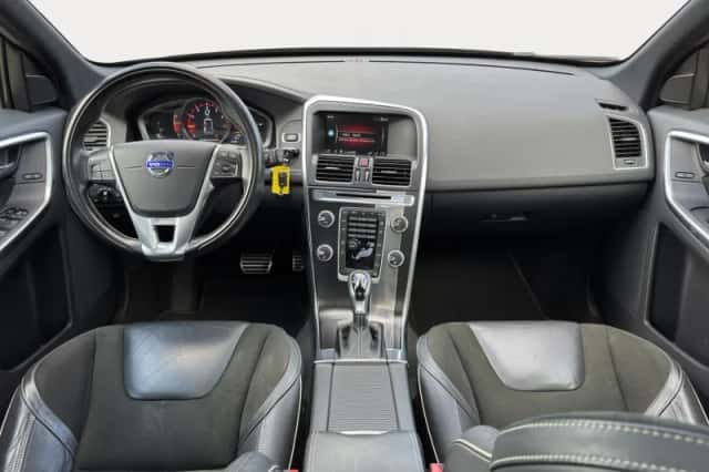 Volvo XC60 (2016) thumbnail 5
