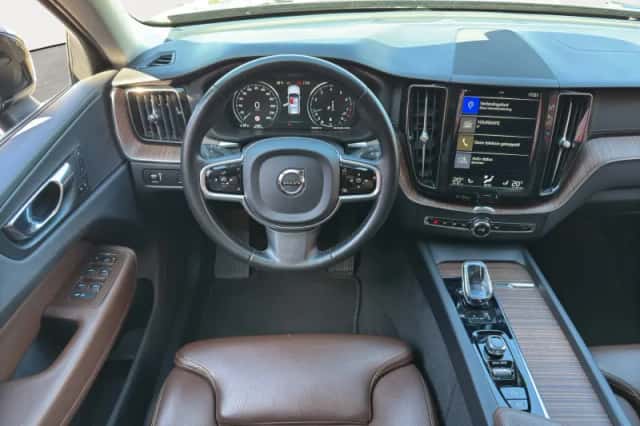 Volvo XC60 (2020) thumbnail 4