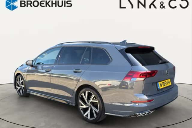 Volkswagen Golf (2021) thumbnail 2