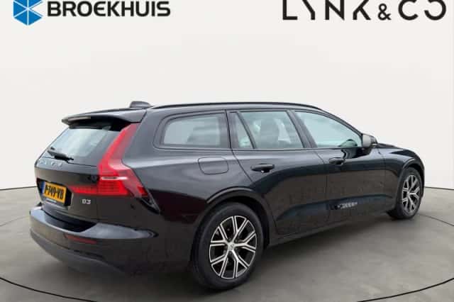 Volvo V60 (2022) thumbnail 3