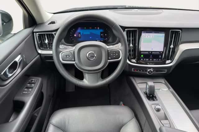 Volvo V60 (2022) thumbnail 4