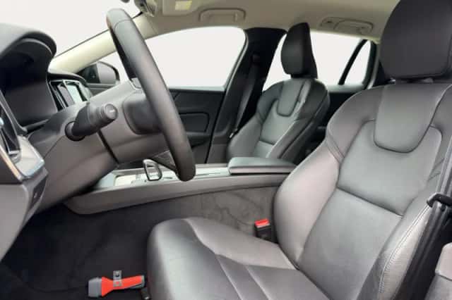 Volvo V60 (2022) thumbnail 5