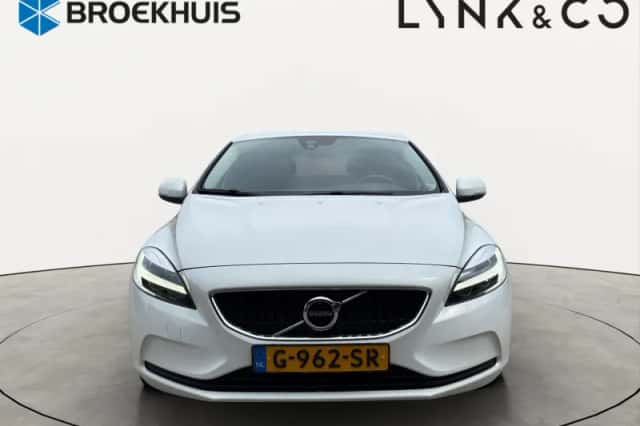 Volvo V40 (2019) thumbnail 3