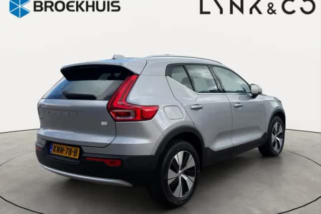 Volvo XC40 (2023) thumbnail 2