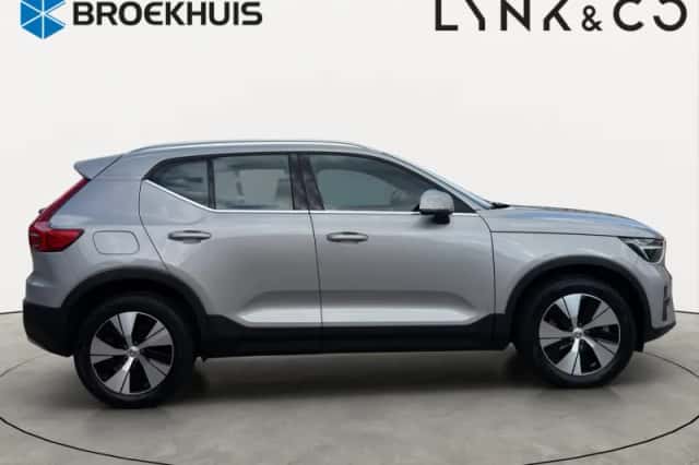 Volvo XC40 (2023) thumbnail 3