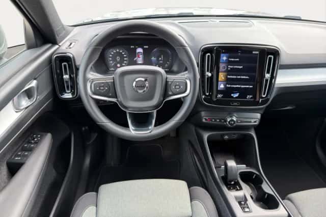 Volvo XC40 (2023) thumbnail 4