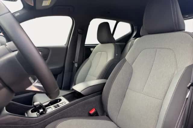 Volvo XC40 (2023) thumbnail 6