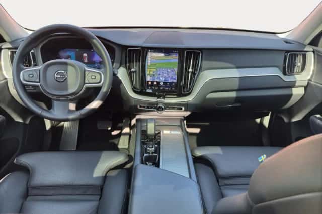 Volvo XC60 (2023) thumbnail 5