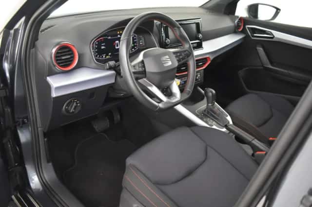 SEAT Arona (2024) thumbnail 4
