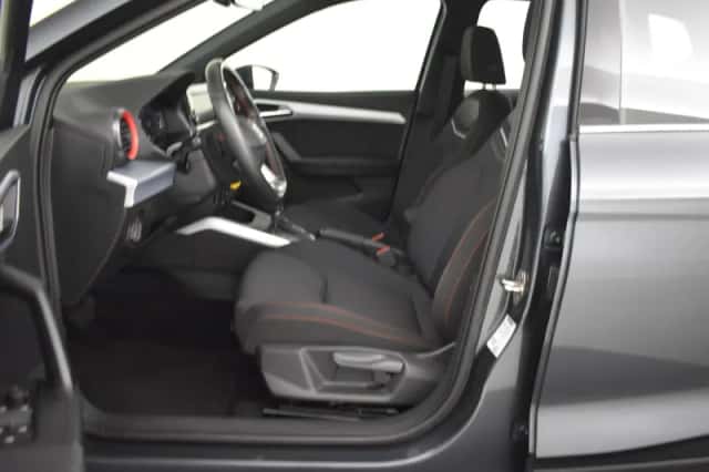 SEAT Arona (2024) thumbnail 5