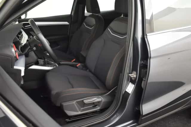 SEAT Arona (2024) thumbnail 6