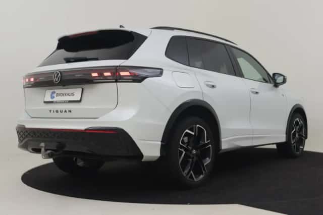 Volkswagen Tiguan (2025) thumbnail 2
