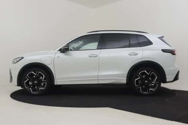 Volkswagen Tiguan (2025) thumbnail 3