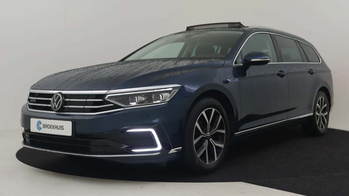 Volkswagen Passat (2022) — foto 1