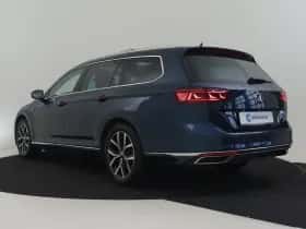 Volkswagen Passat (2022) thumbnail 3