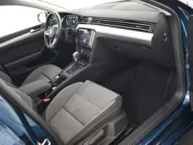 Volkswagen Passat (2022) thumbnail 25