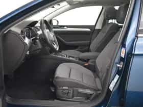 Volkswagen Passat (2022) thumbnail 5
