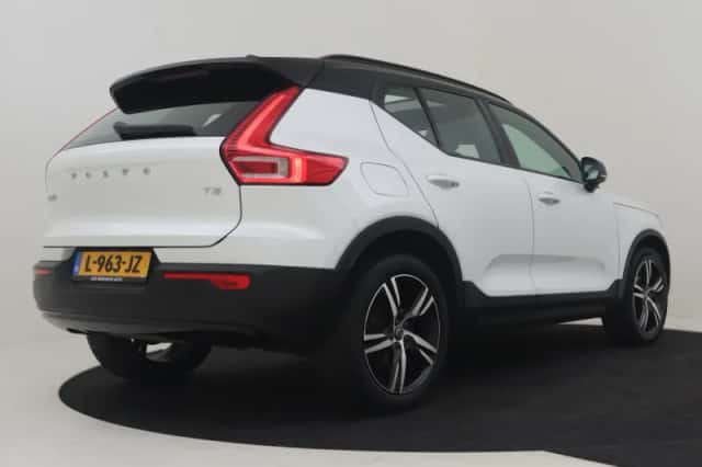 Volvo XC40 (2021) thumbnail 2