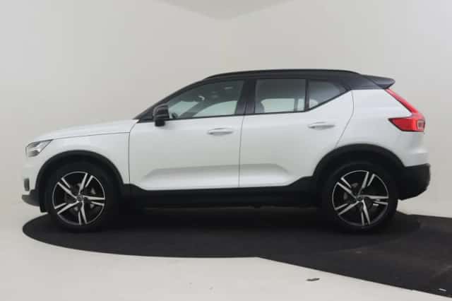 Volvo XC40 (2021) thumbnail 3