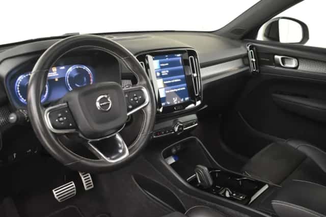Volvo XC40 (2021) thumbnail 4