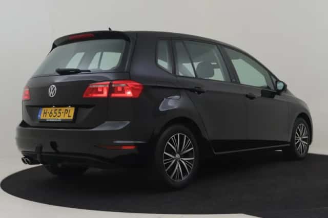 Volkswagen Golf (2017) thumbnail 2