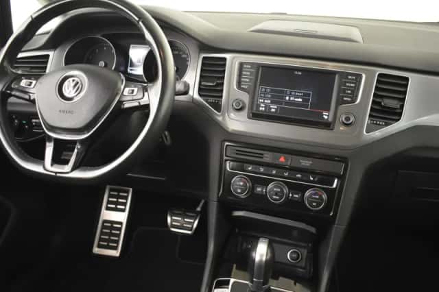 Volkswagen Golf (2017) thumbnail 5