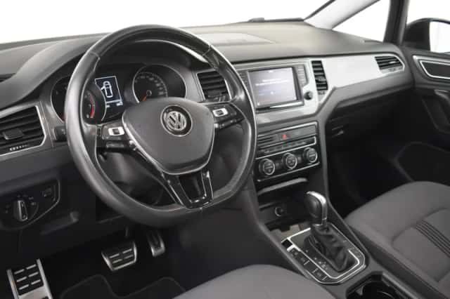 Volkswagen Golf (2017) thumbnail 6