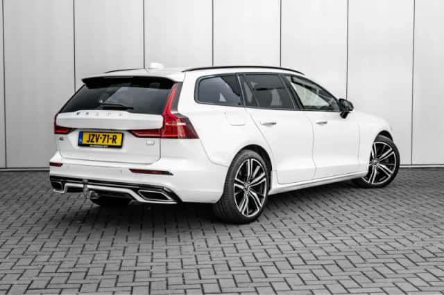 Volvo V60 (2021) thumbnail 2