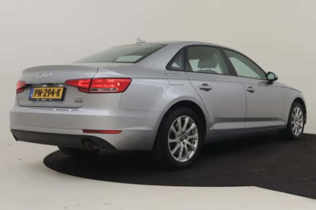 Audi A4 (2016) thumbnail 2