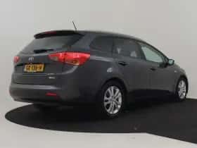 Kia Ceed Sportswagon (2015) thumbnail 2