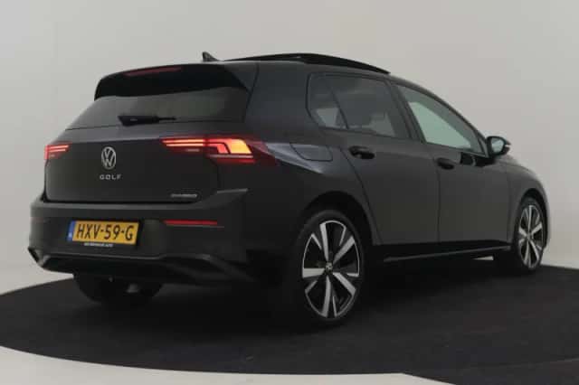 Volkswagen Golf (2025) thumbnail 2