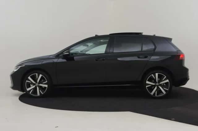 Volkswagen Golf (2025) thumbnail 3