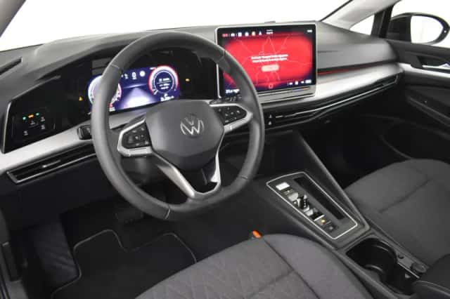 Volkswagen Golf (2025) thumbnail 4