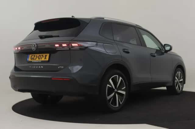 Volkswagen Tiguan (2025) thumbnail 2