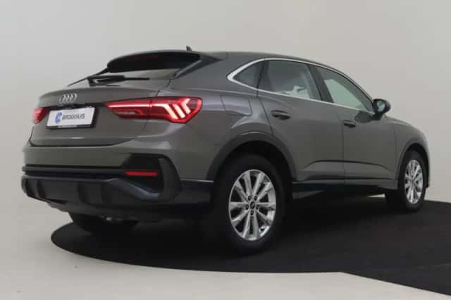 Audi Q3 (2021) thumbnail 2