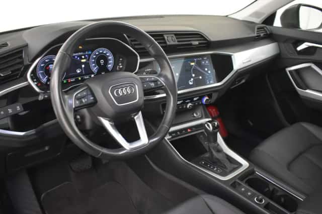Audi Q3 (2021) thumbnail 4