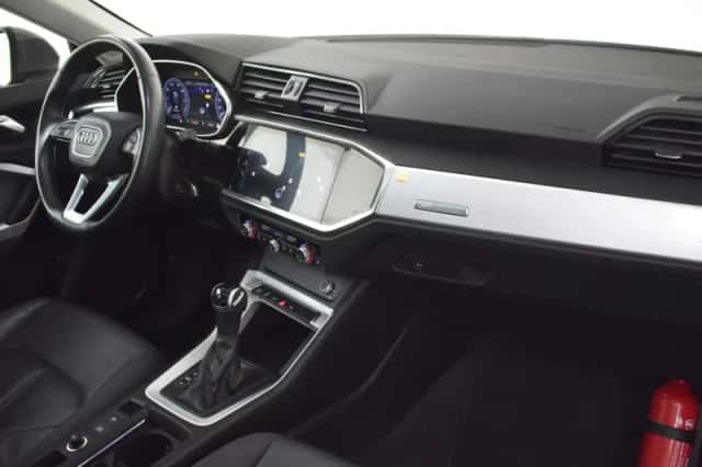 Audi Q3 (2021) thumbnail 6