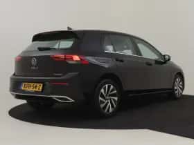 Volkswagen Golf (2023) thumbnail 2