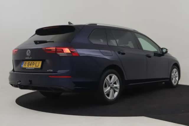 Volkswagen Golf (2021) thumbnail 2