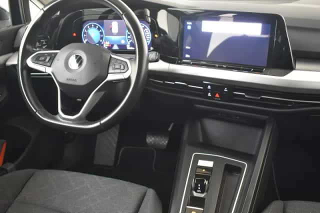 Volkswagen Golf (2021) thumbnail 4