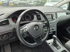 Volkswagen Golf (2015) thumbnail 2